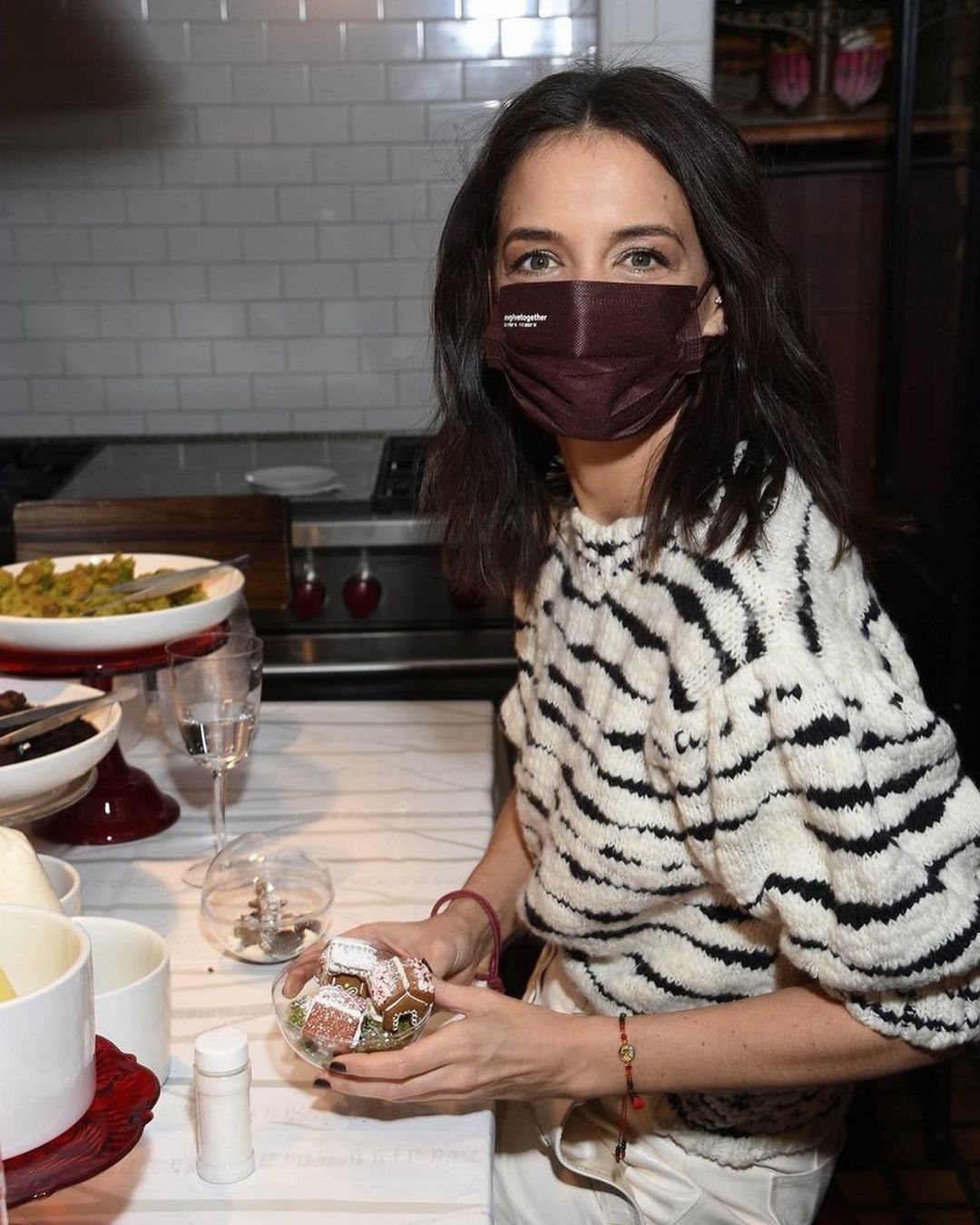 alberta - 30 burgundy face masks